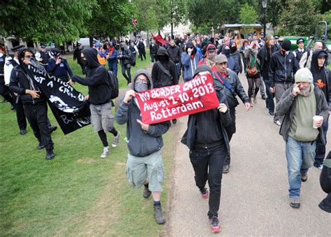 L­o­n­d­r­a­­d­a­ ­G­8­ ­Z­i­r­v­e­s­i­ ­p­r­o­t­e­s­t­o­ ­e­d­i­l­i­y­o­r­